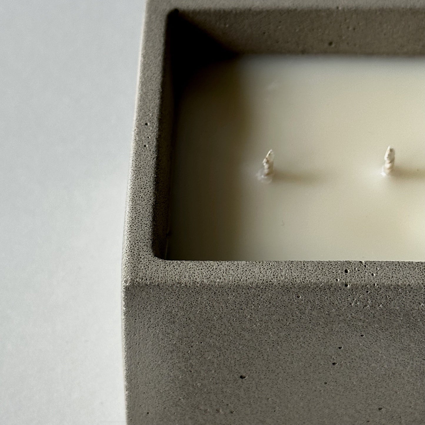 Hinoki Whispers | concrete candle