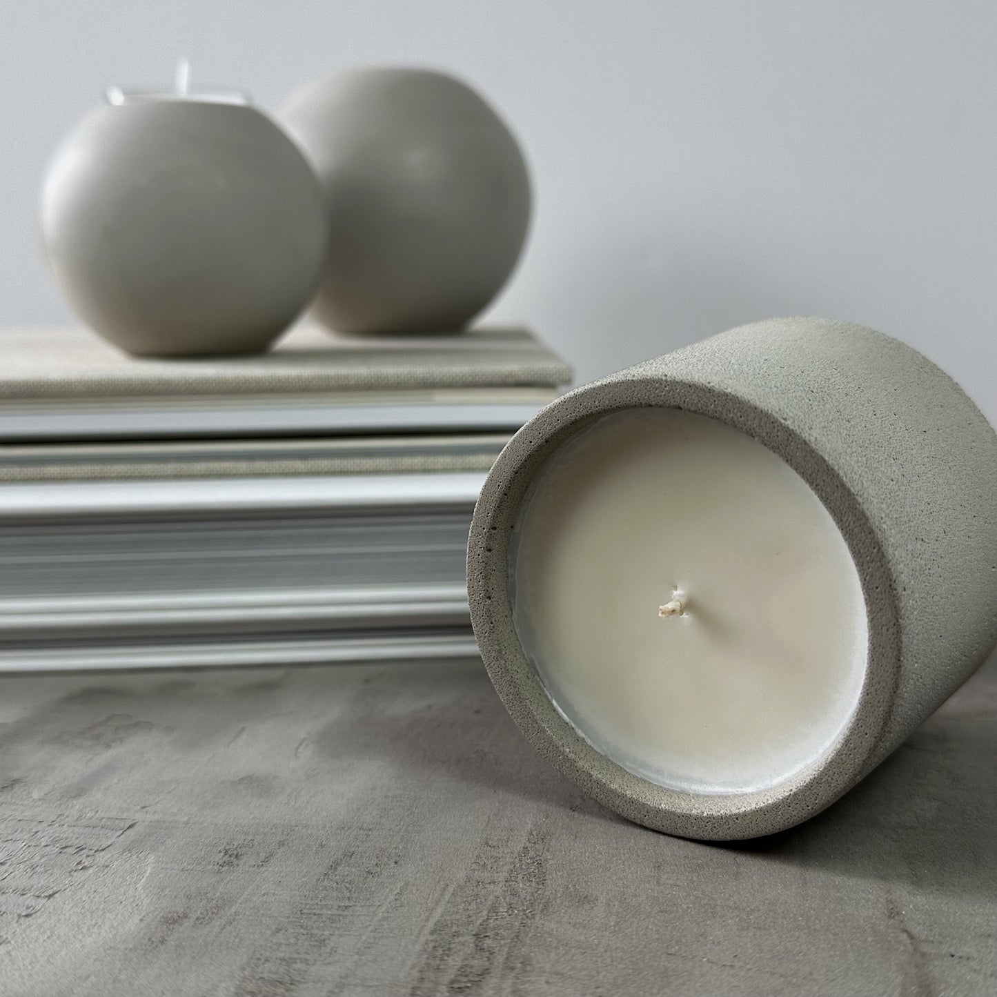 Fantôme | concrete candle