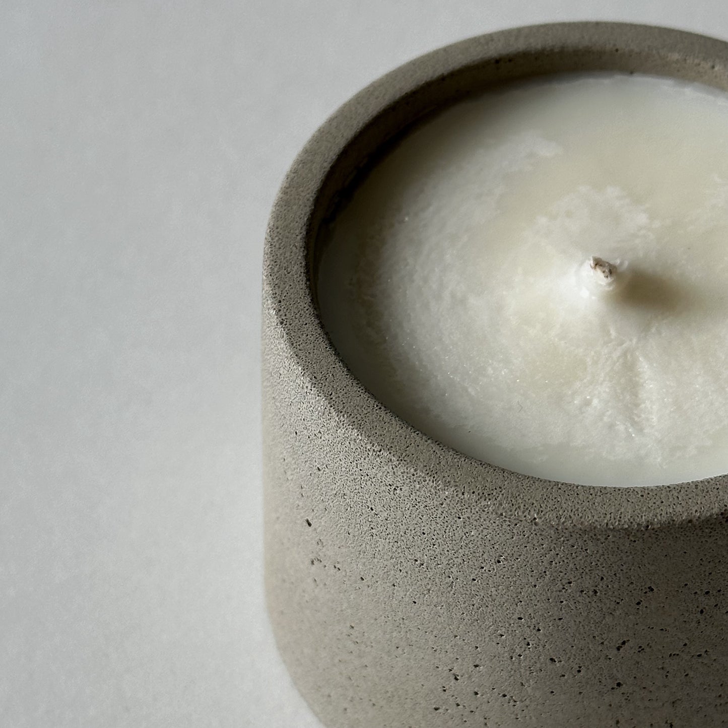Vetiver Café | concrete candle