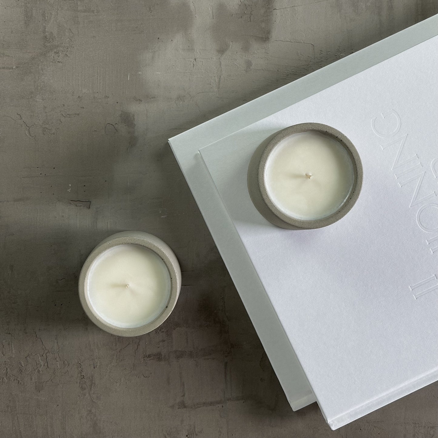 Fantôme | concrete candle