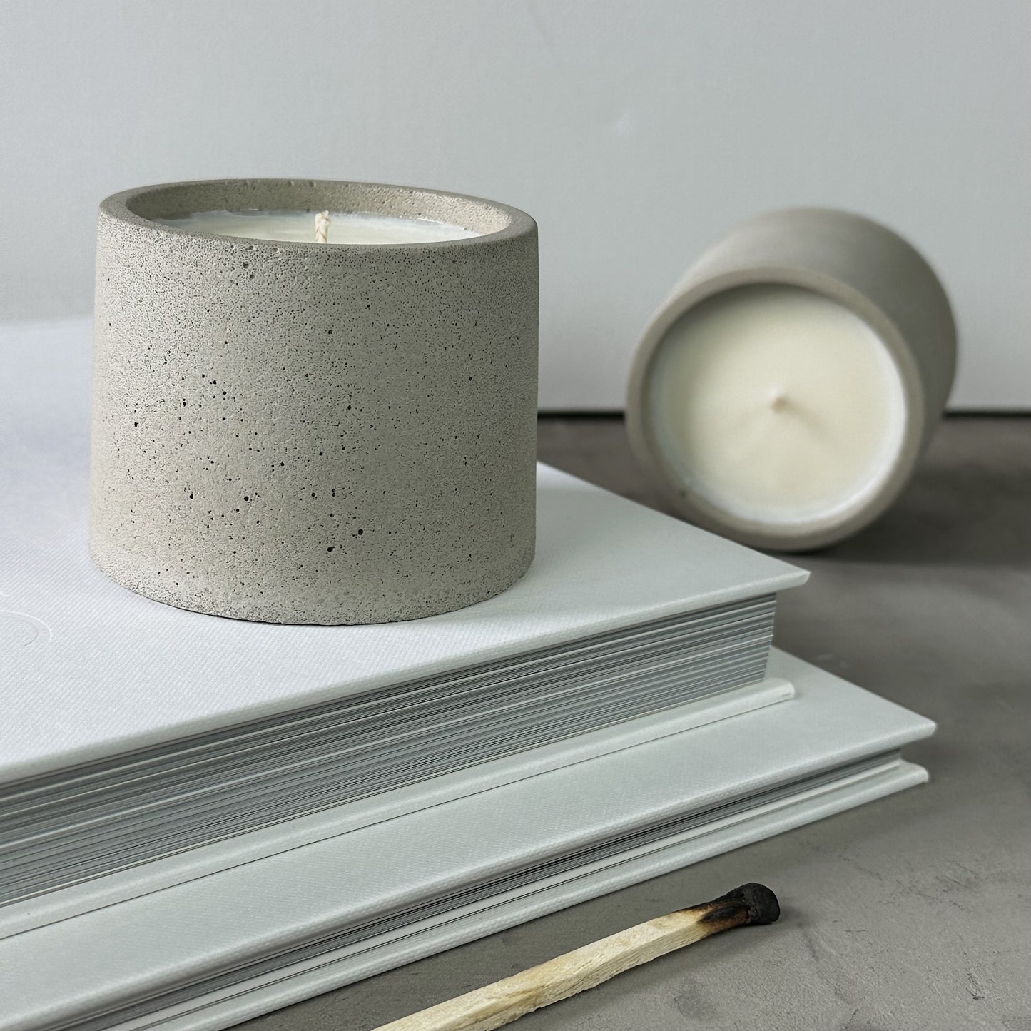 Fantôme | concrete candle
